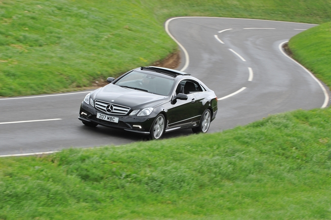 Mercedes-Benz E250 Coupe CDI BlueEFF. Sport Mercedes-Benz E250 Coupe CDI BlueEFF. Sport