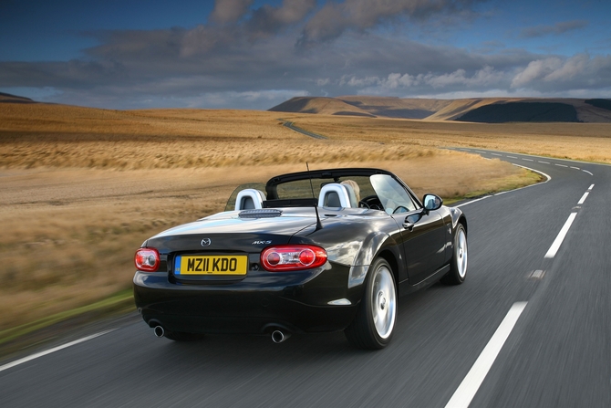 Mazda MX-5 Coupé Cabriolet 2.0i Kendo Mazda MX-5 Coupé Cabriolet 2.0i Kendo