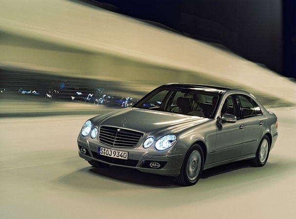 Mercedes-Benz E 350 CGI Mercedes-Benz E 350 CGI