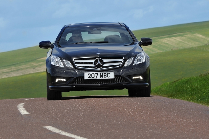 Mercedes-Benz E220 Coupe CDI BlueEFF. SE Mercedes-Benz E220 Coupe CDI BlueEFF. SE