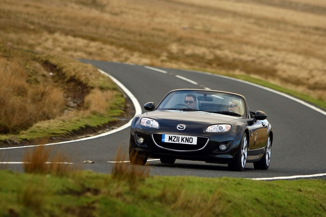 Mazda MX-5 Coupé Cabriolet 2.0i Kendo Mazda MX-5 Coupé Cabriolet 2.0i Kendo