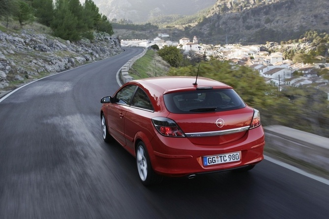 Opel Astra GTC 1.9 CDTI Opel Astra GTC 1.9 CDTI