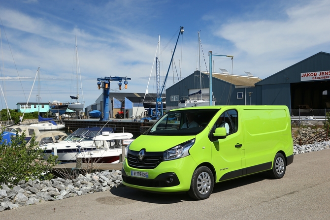 Renault Master Chassis Cabina Simples Propulsão L4 3.5T 2.3 dCi S&S Rodado Duplo Renault Master Chassis Cabina Simples Propulsão L4 3.5T 2.3 dCi S&S Rodado Duplo