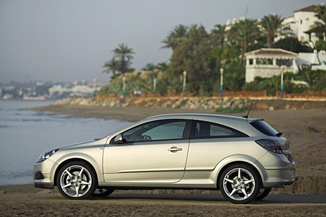 Opel Astra GTC 2.0 Turbo Opel Astra GTC 2.0 Turbo