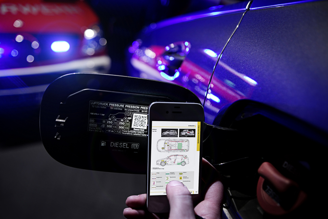 At the moment, workers need an Internet connection, but Mercedes is working on an app to fix that At the moment, workers need an Internet connection, but Mercedes is working on an app to fix that