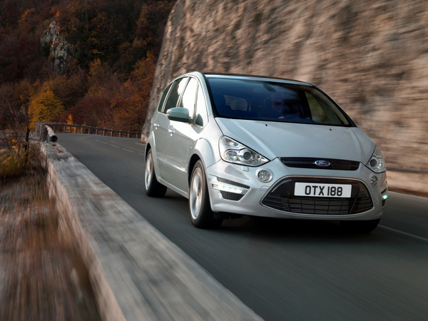 Ford S-MAX 2.0i EcoBoost 203 PowerShift Titanium S 7L Ford S-MAX 2.0i EcoBoost 203 PowerShift Titanium S 7L