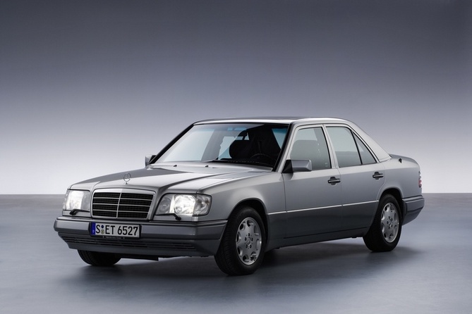 Mercedes-Benz 260 E Mercedes-Benz 260 E