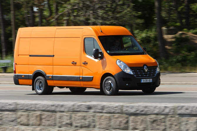 Renault Master Chassis Cabina Simples Tracção L3 3.5T 2.3 dCi Renault Master Chassis Cabina Simples Tracção L3 3.5T 2.3 dCi