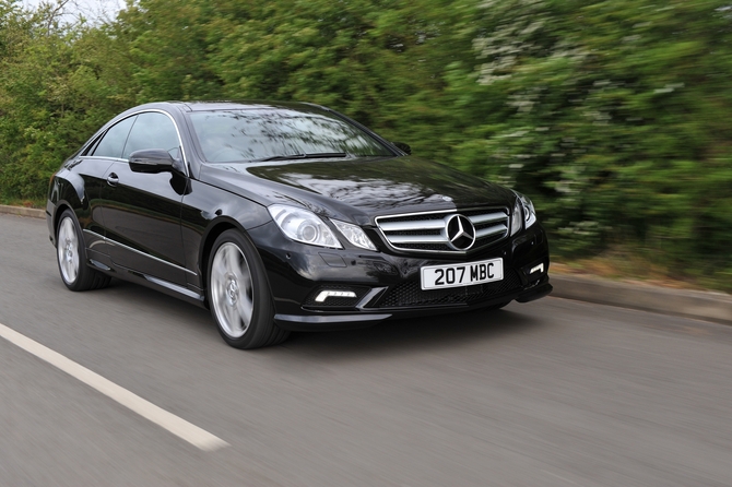 Mercedes-Benz E200 Coupe CGI BlueEFF. SE Mercedes-Benz E200 Coupe CGI BlueEFF. SE