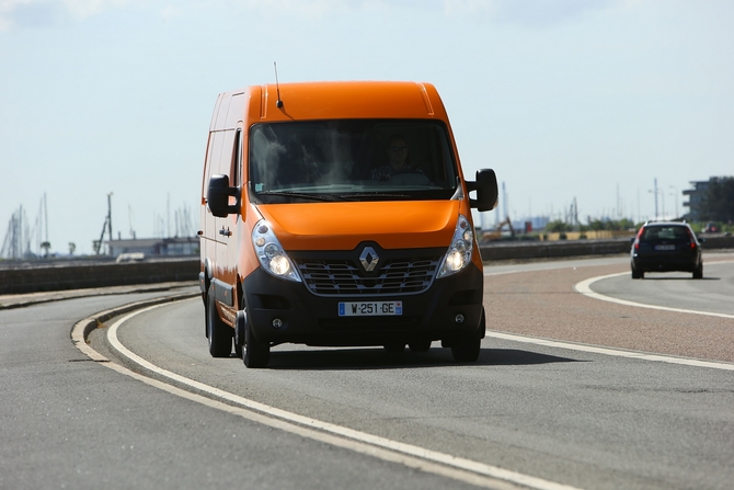 Renault Master Combi L1H1 3.3T 2.3 dCi S&S Renault Master Combi L1H1 3.3T 2.3 dCi S&S