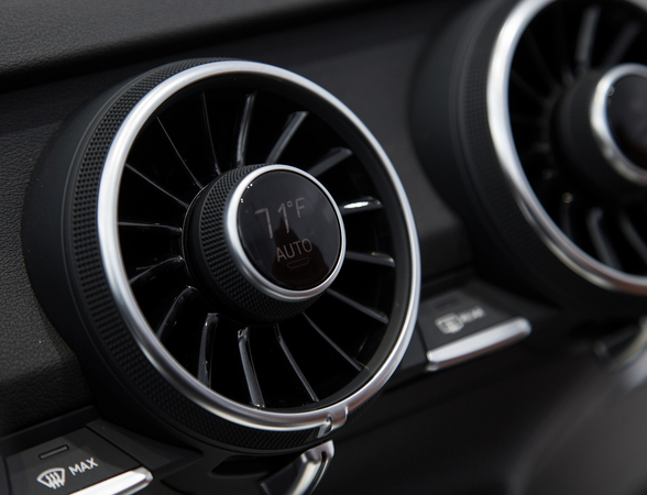 The vents incorporate the HVAC controls The vents incorporate the HVAC controls