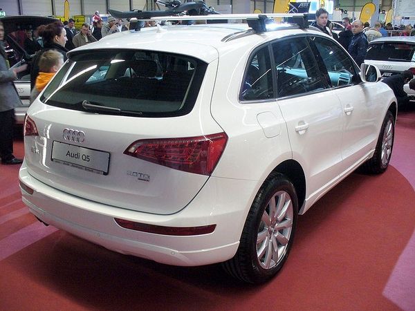Audi Q5 2.0 TDI quattro Audi Q5 2.0 TDI quattro