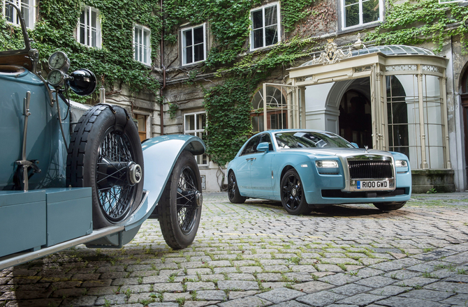 Newer Rolls-Royce cars also joined the rally Newer Rolls-Royce cars also joined the rally