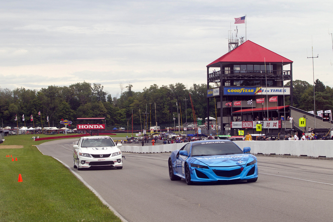 O veículo cumpriu várias voltas ao circuito de Mid-Ohio O veículo cumpriu várias voltas ao circuito de Mid-Ohio