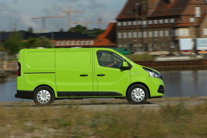 Renault Master Furgão Cabina Prolongada 7L Tracção L2 3.3T 2.3 dCi S&S Renault Master Furgão Cabina Prolongada 7L Tracção L2 3.3T 2.3 dCi S&S