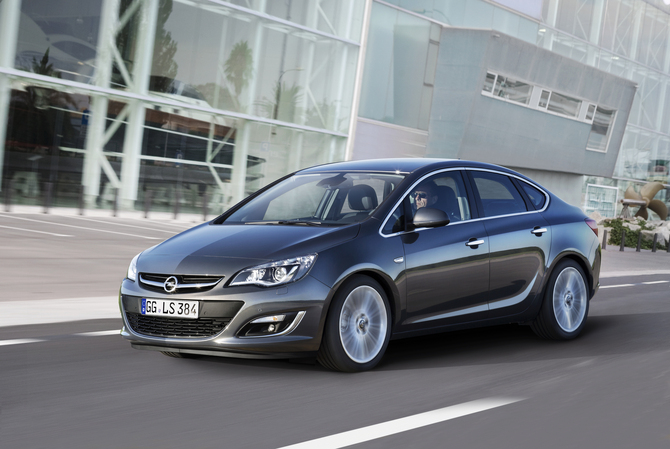 Opel Astra Sedan 1.3 CDTI Selection Opel Astra Sedan 1.3 CDTI Selection