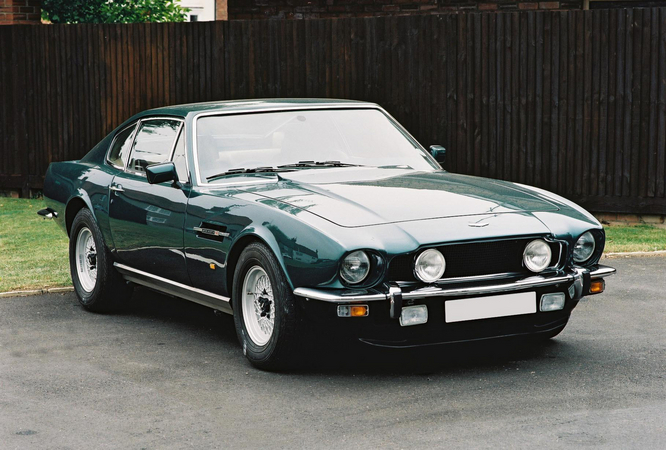 Aston Martin AMV8 Aston Martin AMV8