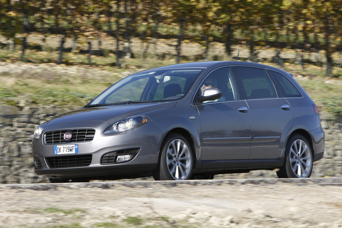 Fiat Croma 2.2 MPI 16v Automatic Fiat Croma 2.2 MPI 16v Automatic