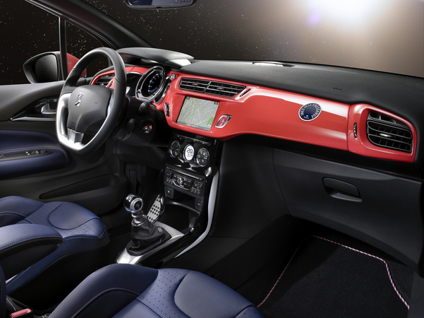 DS 3 & DS 3 CABRIO Ines de la Fressange Paris Concept partagent le même intérieur DS 3 & DS 3 CABRIO Ines de la Fressange Paris Concept partagent le même intérieur