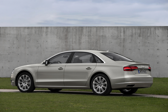 Audi A8 L 6.3 W12 FSI quattro tiptronic Audi A8 L 6.3 W12 FSI quattro tiptronic