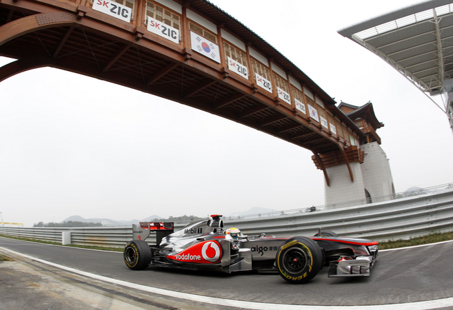 Hamilton beats Vettel and ends Red Bull run of poles Hamilton beats Vettel and ends Red Bull run of poles