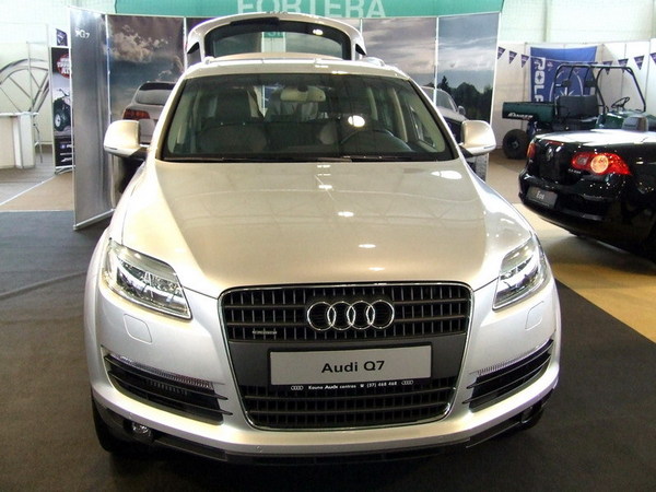 Audi Q7 V12 TDI quattro Audi Q7 V12 TDI quattro