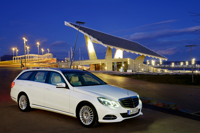 Mercedes-Benz E 220 BlueTEC BlueEFFICIENCY Edition SW Mercedes-Benz E 220 BlueTEC BlueEFFICIENCY Edition SW