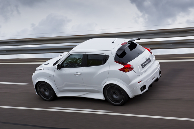 A popularidade atingida pela versão desportiva do Juke levou a que a Nissan criasse uma versão de produção do carro A popularidade atingida pela versão desportiva do Juke levou a que a Nissan criasse uma versão de produção do carro