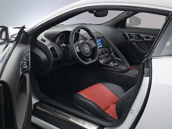 A Jaguar deverá ter em breve uma versão ainda mais potente do F-Type A Jaguar deverá ter em breve uma versão ainda mais potente do F-Type