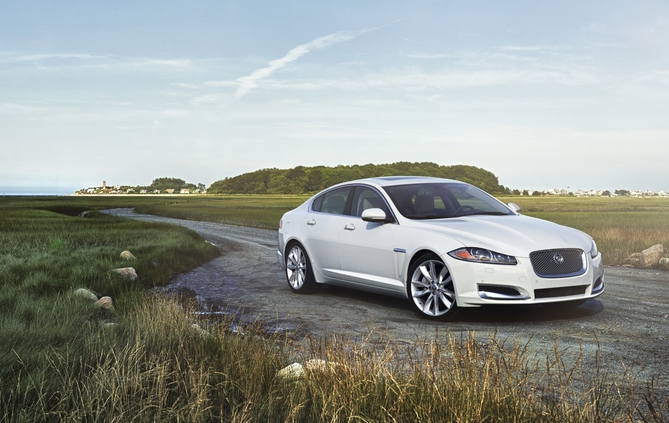 Jaguar XF 3.0 V6 S/C Portfolio AWD Jaguar XF 3.0 V6 S/C Portfolio AWD
