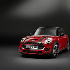 O novo John Cooper Works é baseado no Cooper S de três portas e recebe atualizações que lhe conferem uma maior capacidade de desempenho