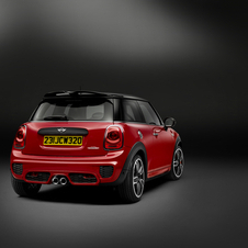 A equipar o John Cooper Works a MINI colocou uma versão revista do motor 2.0 litros de quatro cilindros do Cooper com uma potência de 231cv