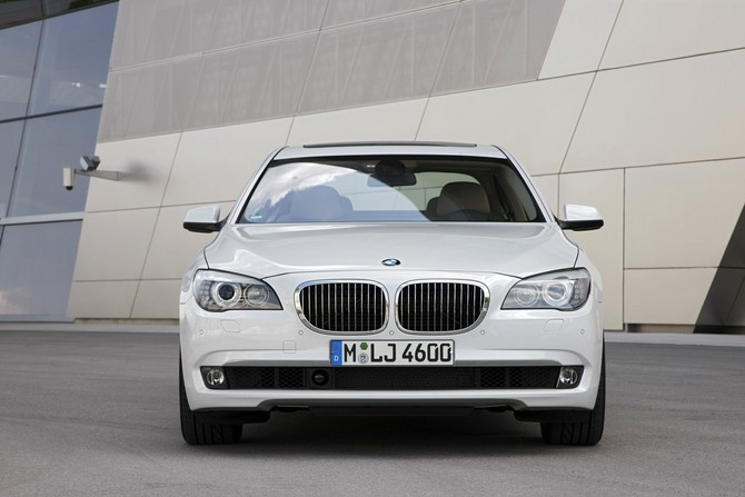 BMW 760i (F01) BMW 760i (F01)