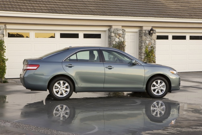 Toyota Camry LE 6-Spd MT Toyota Camry LE 6-Spd MT