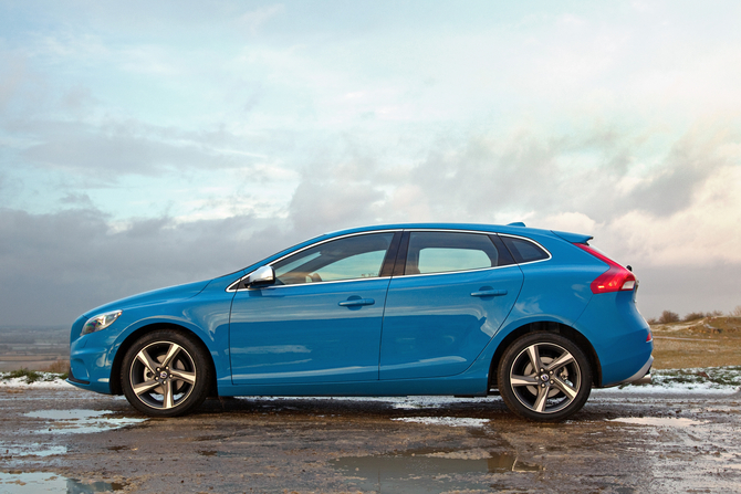 Volvo V40 D4 R-Design Geartronic Volvo V40 D4 R-Design Geartronic