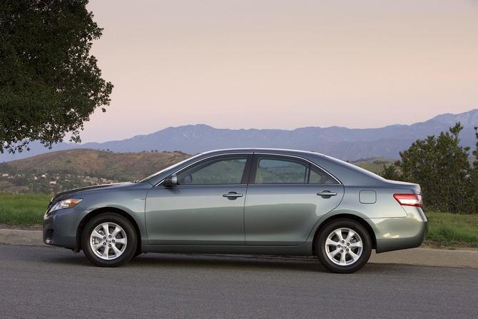 Toyota Camry LE V6 6-Spd AT Toyota Camry LE V6 6-Spd AT