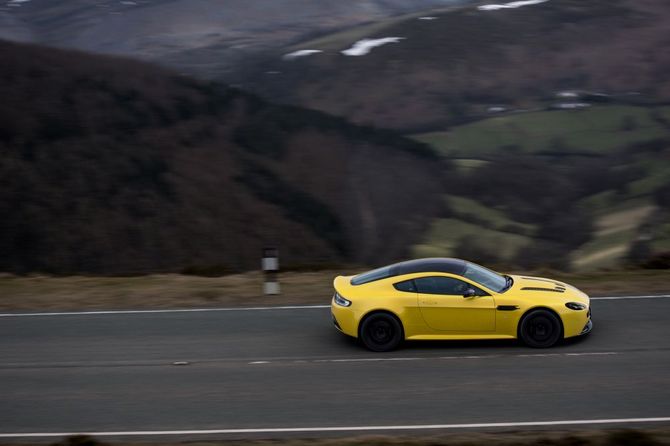 Aston Martin V12 Vantage S Aston Martin V12 Vantage S