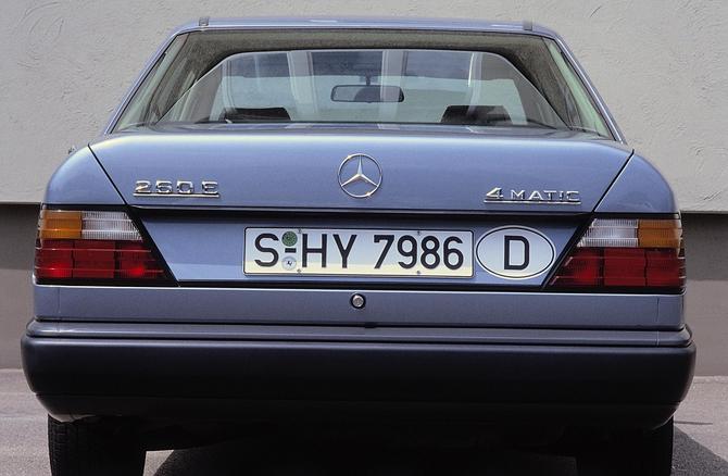 Mercedes-Benz 260 E 4MATIC Mercedes-Benz 260 E 4MATIC