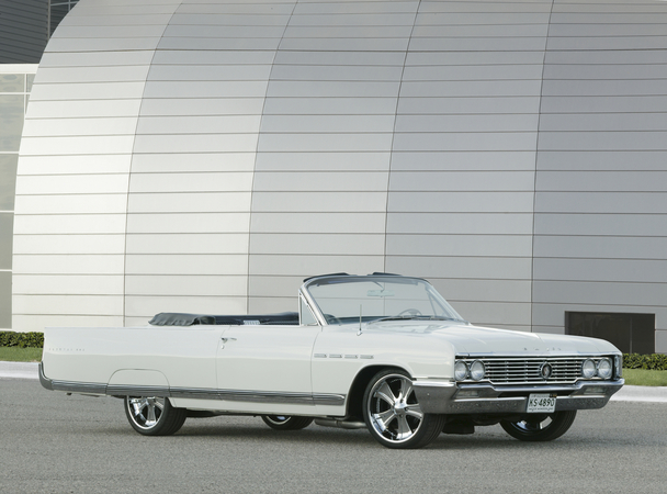 The extruded look of the body was strengthened more for this 1964 model The extruded look of the body was strengthened more for this 1964 model