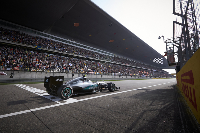 Partindo do último lugar Lewis Hamilton não conseguiu ir além do sétimo lugar Partindo do último lugar Lewis Hamilton não conseguiu ir além do sétimo lugar