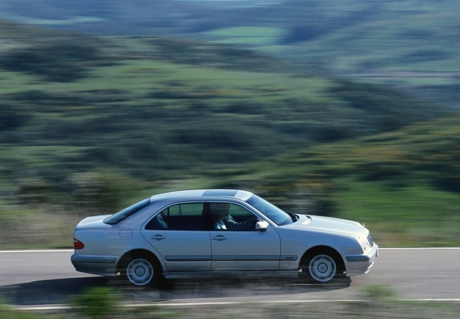 Mercedes-Benz E 200 Mercedes-Benz E 200