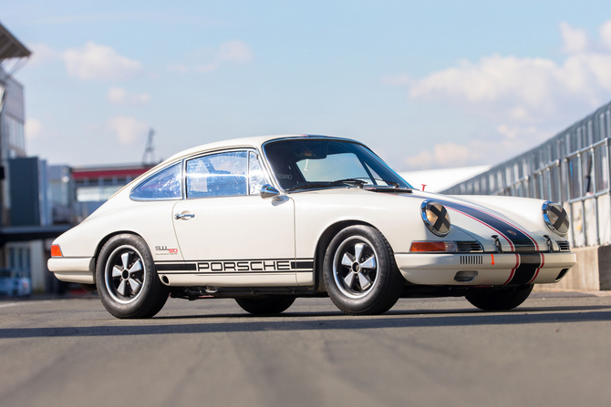O carro foi originalmente vendido em Itália em 1965, depois foi para os Estados Unidos e foi na década de 90 parar ao Reino Unido O carro foi originalmente vendido em Itália em 1965, depois foi para os Estados Unidos e foi na década de 90 parar ao Reino Unido