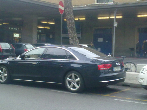 Audi A8 L 4.2 V8 TDI quattro Audi A8 L 4.2 V8 TDI quattro