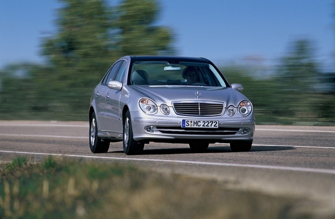 Mercedes-Benz E 200 Mercedes-Benz E 200