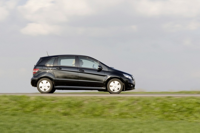Mercedes-Benz B 180 (FL) BlueEfficiency Mercedes-Benz B 180 (FL) BlueEfficiency
