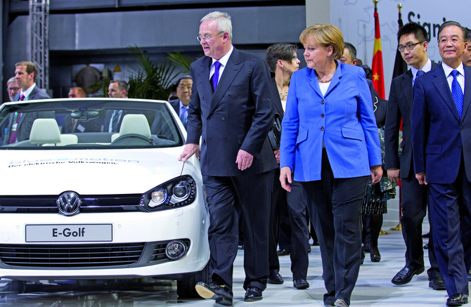 A Volkswagen apresentou uma versão do e-Golf à Chanceler alemã Angela Merkel no ano passado A Volkswagen apresentou uma versão do e-Golf à Chanceler alemã Angela Merkel no ano passado
