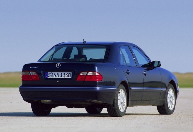 Mercedes-Benz E 240 Automatic Mercedes-Benz E 240 Automatic
