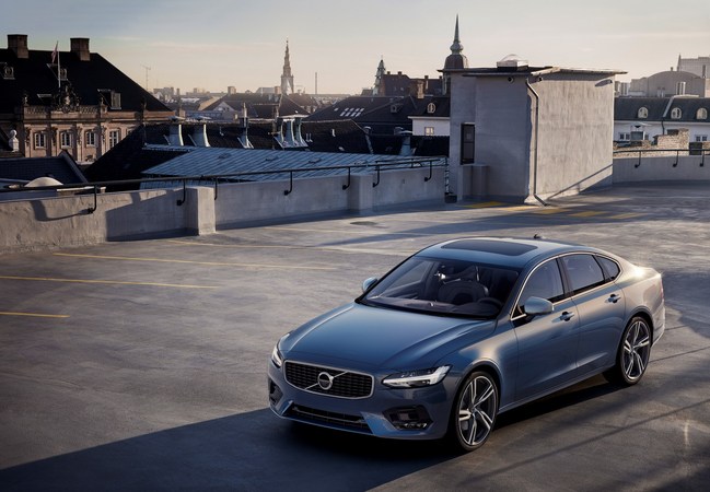 Volvo S90 D5 AWD R-Design Geartronic Volvo S90 D5 AWD R-Design Geartronic