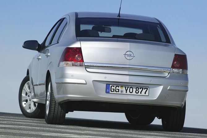Opel Astra Sedan 1.8 Automatic Opel Astra Sedan 1.8 Automatic