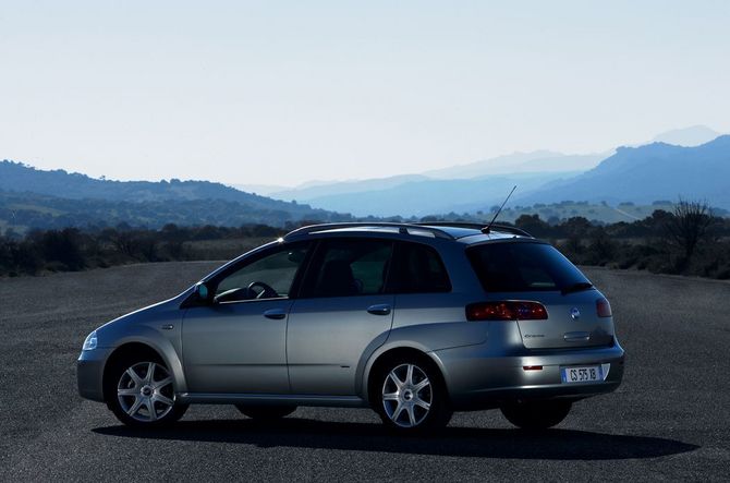 Fiat Croma 2.2 MPI 16v Automatic Fiat Croma 2.2 MPI 16v Automatic
